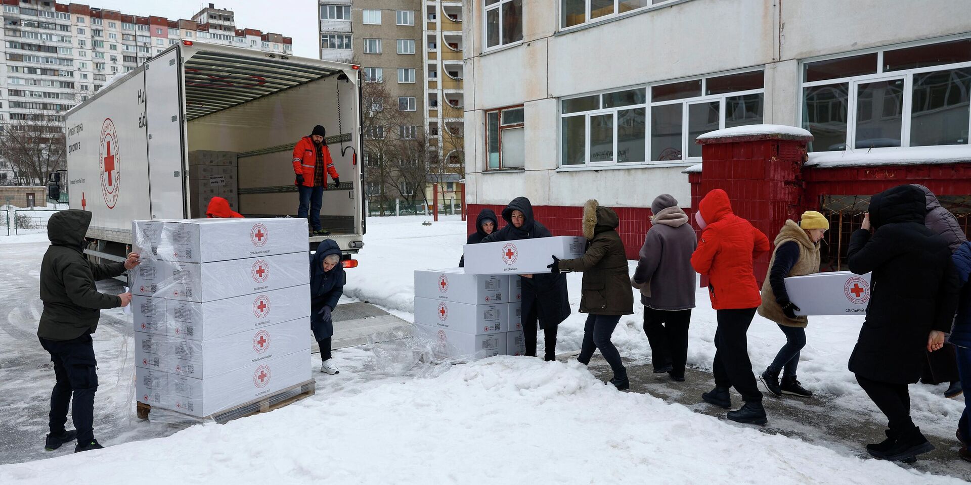 Жители Киева получают гуманитарную помощь. Январь 2026 - ИноСМИ, 1920, 03.02.2026