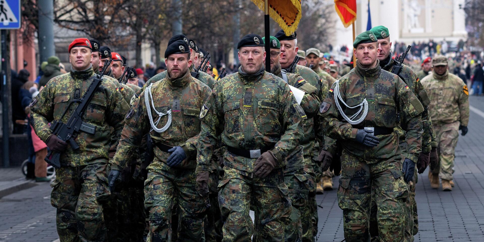 Военнослужащие немецкой армии маршируют во время военного парада в Вильнюсе, Литва - ИноСМИ, 1920, 03.02.2026