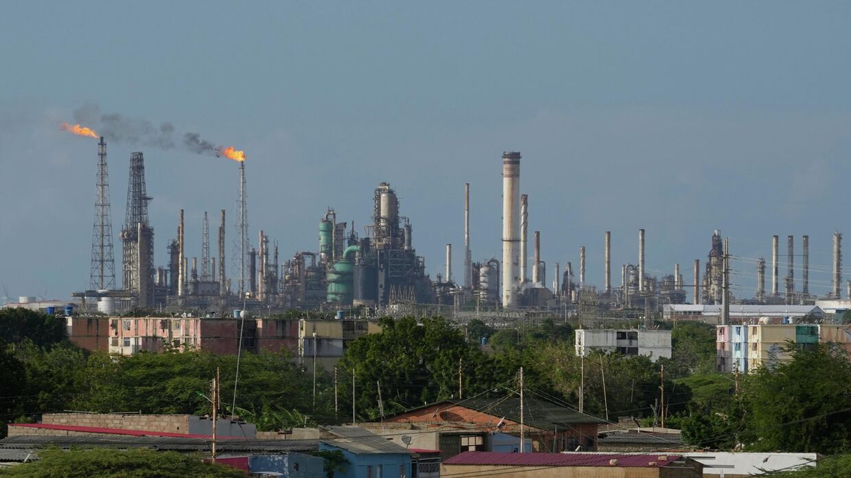 Нефтеперерабатывающий завод в Лос-Такесе, Венесуэла