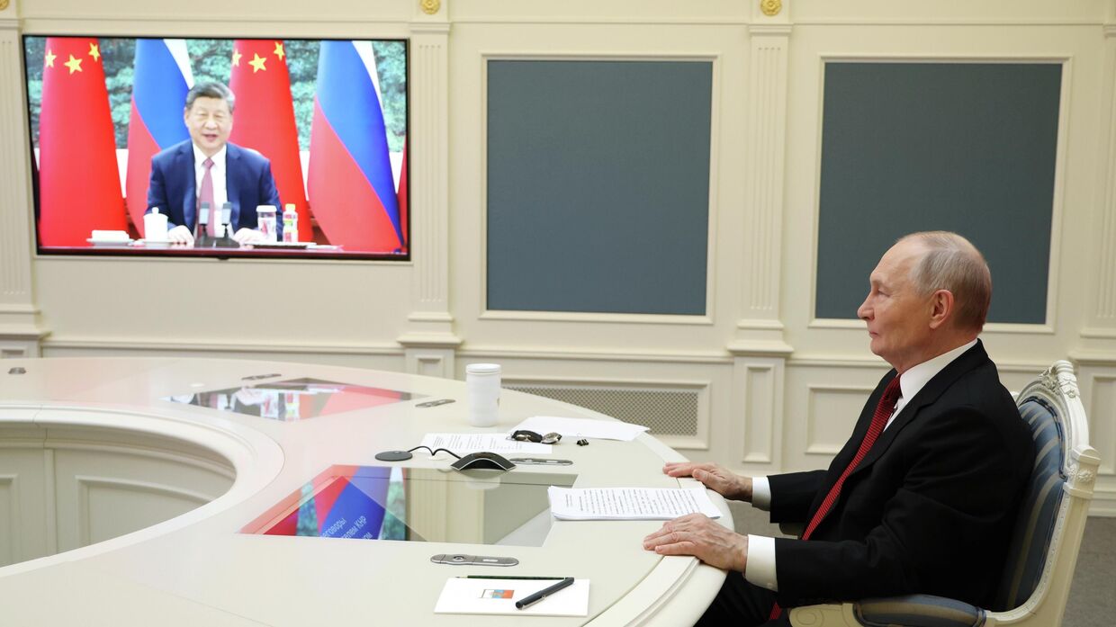 Президент Владимир Путин провел видеоконференцию с председателем КНР Си Цзиньпином