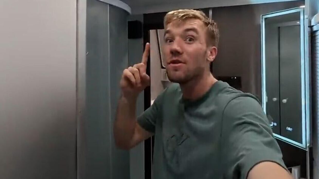 Жаль, что поездка закончилась. Испанец испытал лучший российский поезд