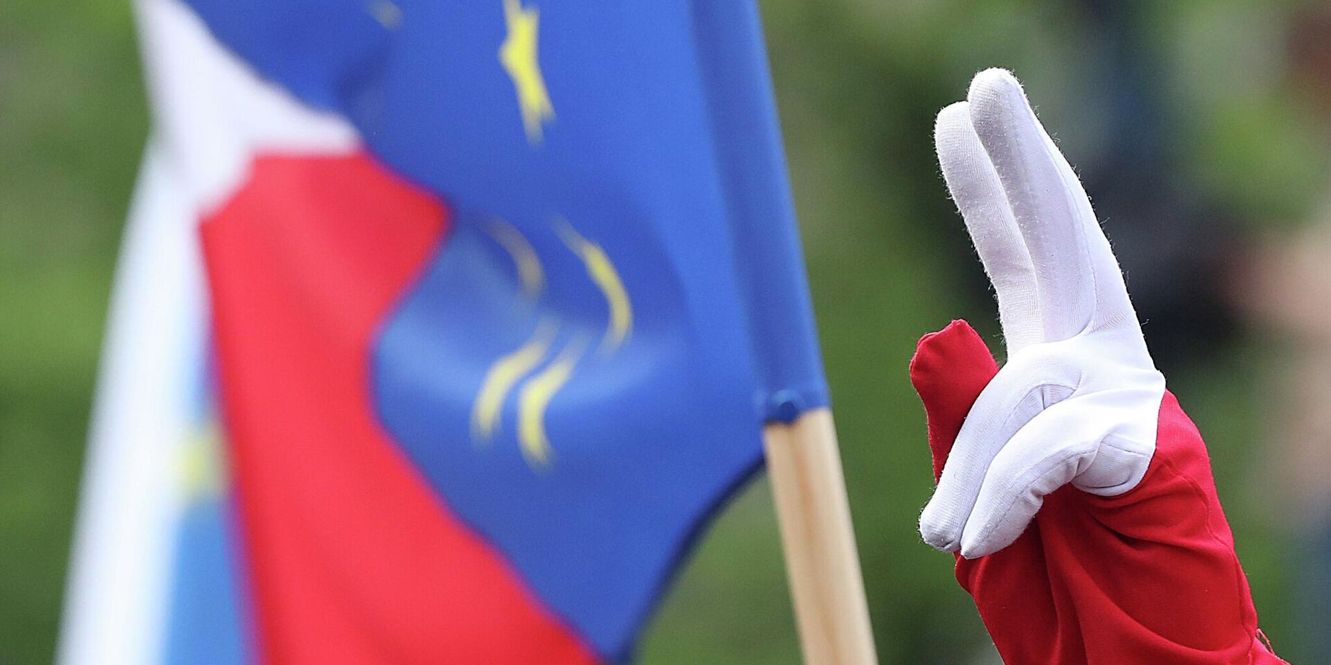 Флаг ЕС и Польши на акции протеста в Варшаве - ИноСМИ, 1920, 05.02.2026