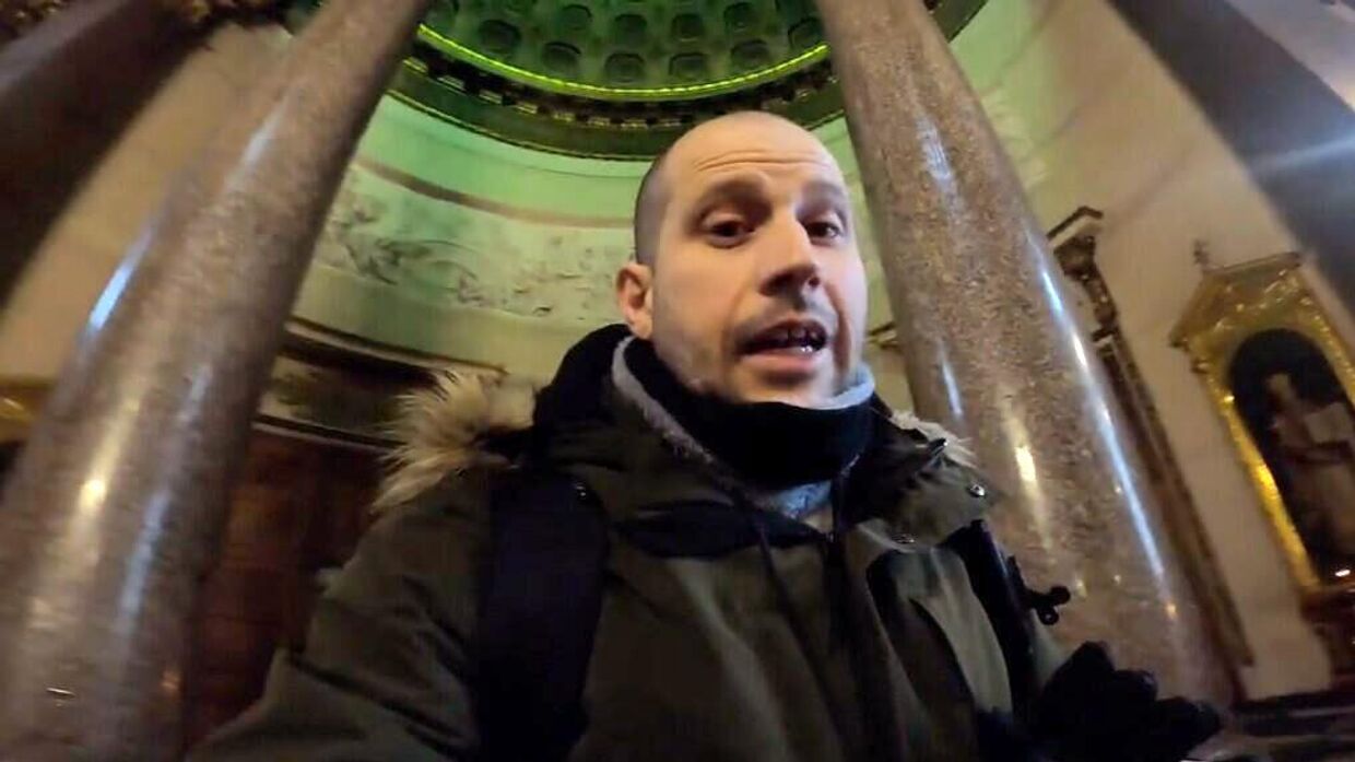 Он меня благословил. Испанца восхитила церковная жизнь Петербурга