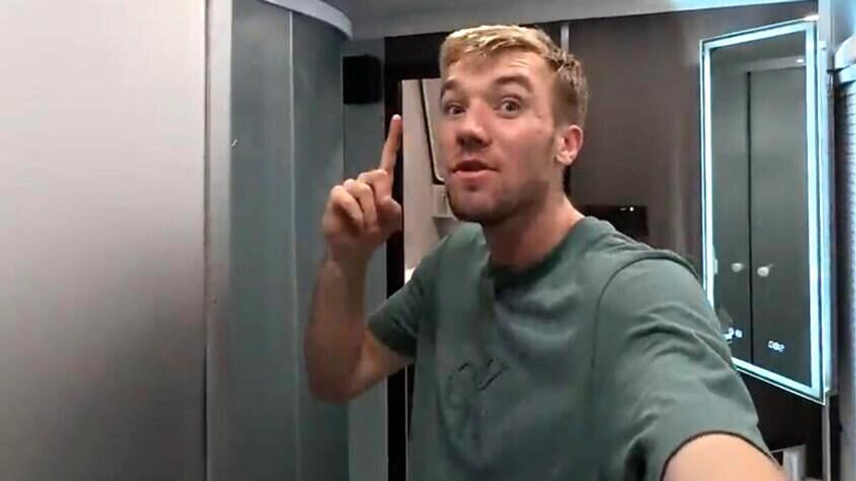 Жаль, что поездка закончилась. Испанец испытал лучший российский поезд