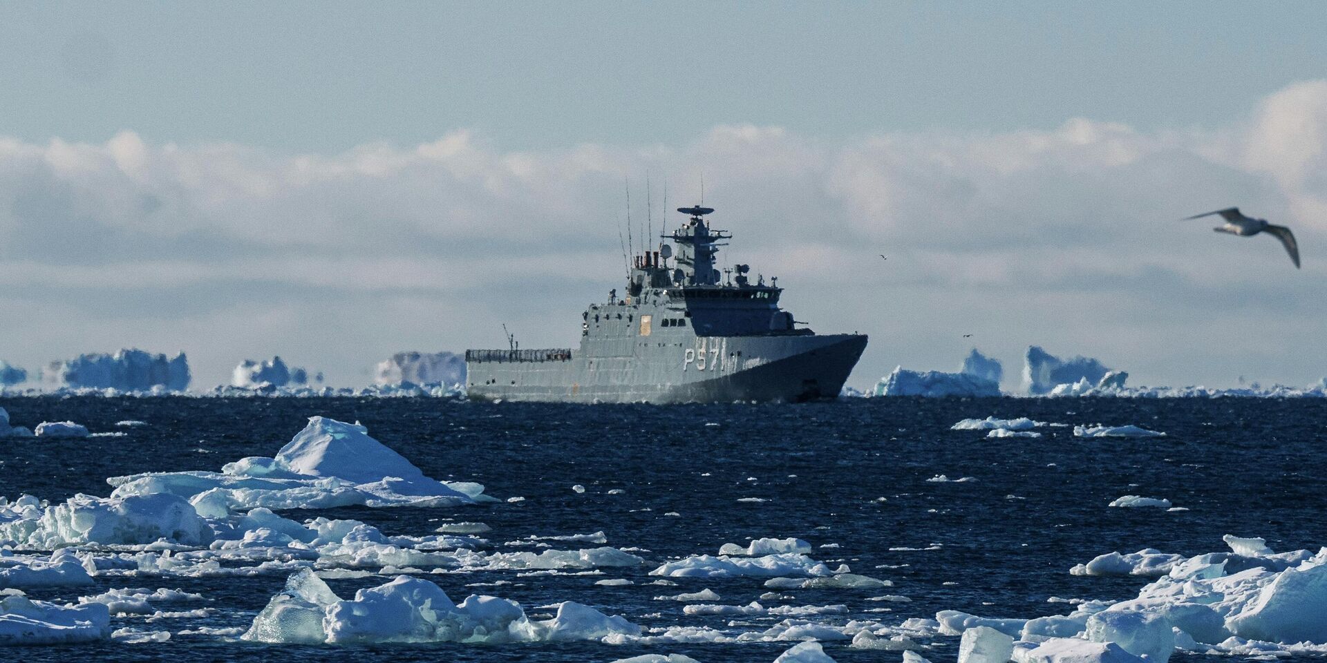 Военное судно Королевского военно-морского флота Дании Эйнар Миккельсен, патрулирует вблизи Нуука, Гренландия - ИноСМИ, 1920, 12.02.2026