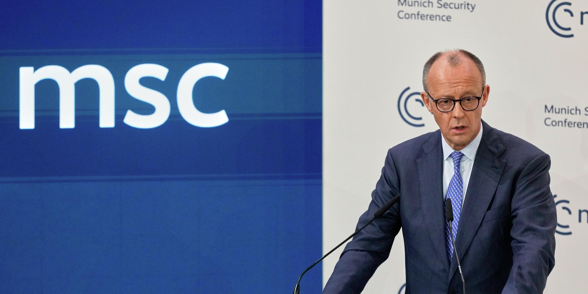 Канцлер Германии Фридрих Мерц обращается к аудитории во время Мюнхенской конференции по безопасности в Мюнхене, Германия, в пятницу, 13 февраля 2026 года - ИноСМИ, 1920, 14.02.2026