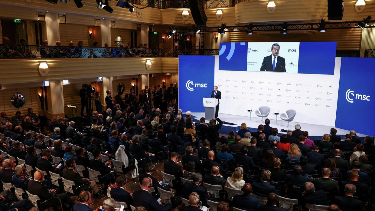 Министр иностранных дел Китая Ван И выступает на Мюнхенской конференции по безопасности