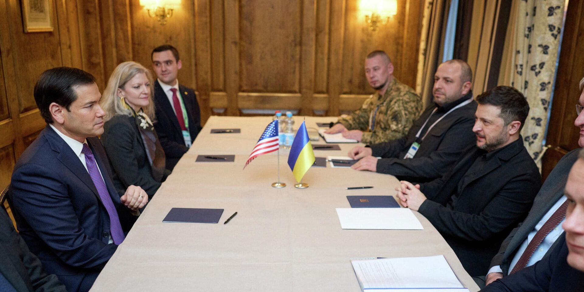 Владимир Зеленский и госсекретарь США Марко Рубио проводят встречу на полях Мюнхенской конференции по безопасности - ИноСМИ, 1920, 15.02.2026