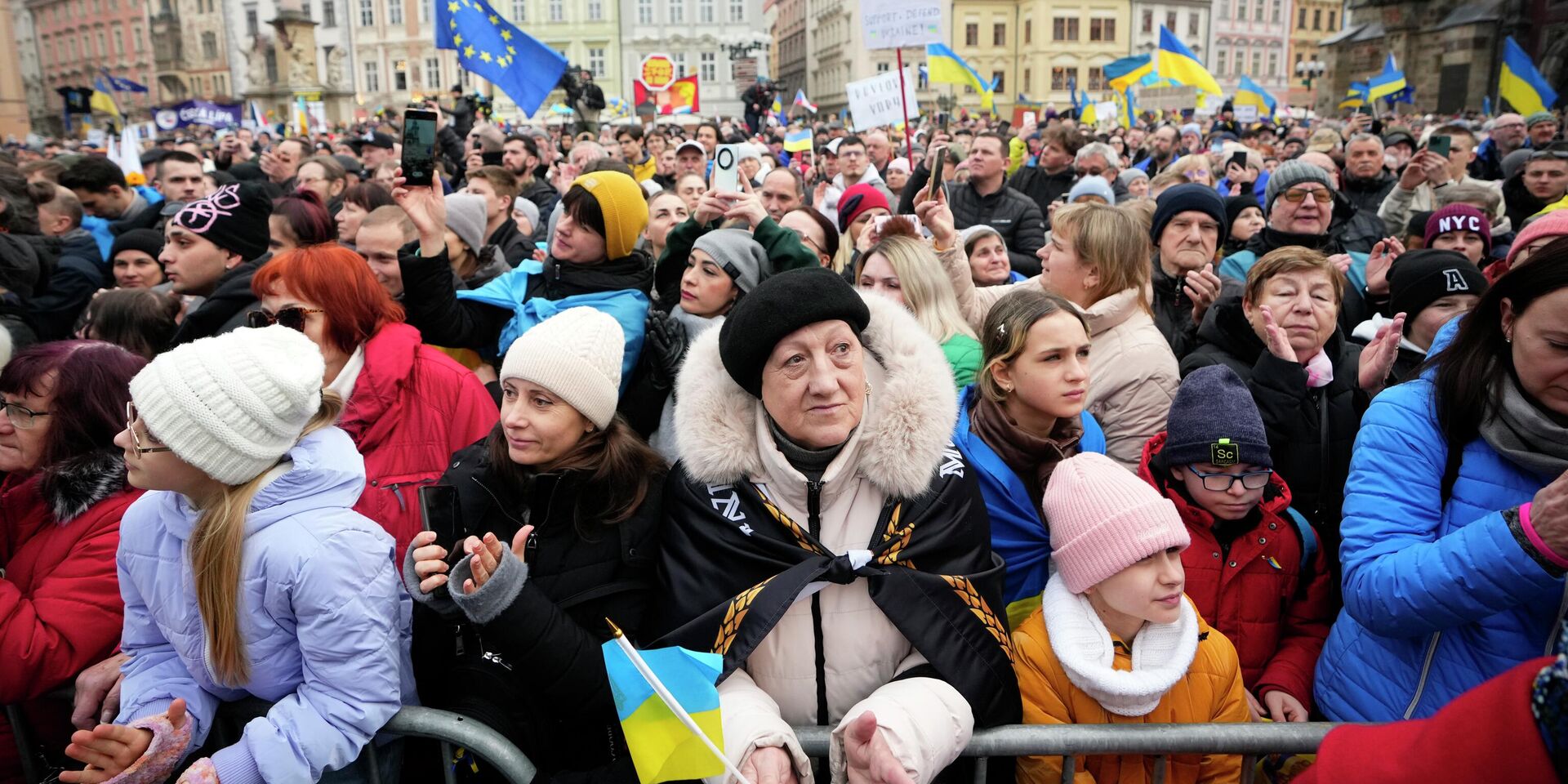 Люди собрались в Праге на годовщину начала конфликта на Украине - ИноСМИ, 1920, 24.02.2026