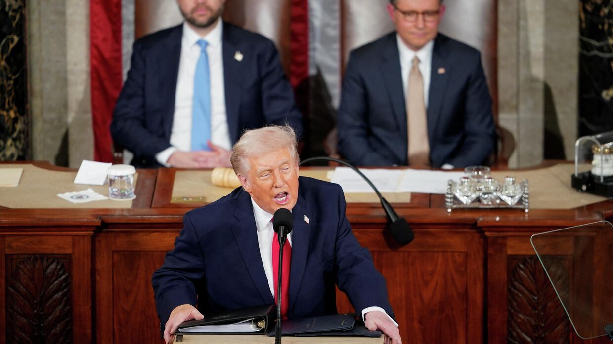 Президент США Дональд Трамп выступает с речью в Палате представителей Конгресса США в Вашингтоне