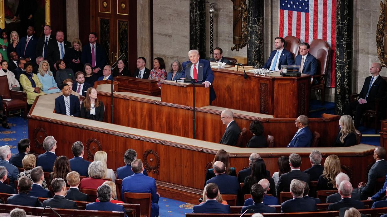 Президент США Дональд Трамп выступает с речью в Палате представителей Конгресса США в Вашингтоне