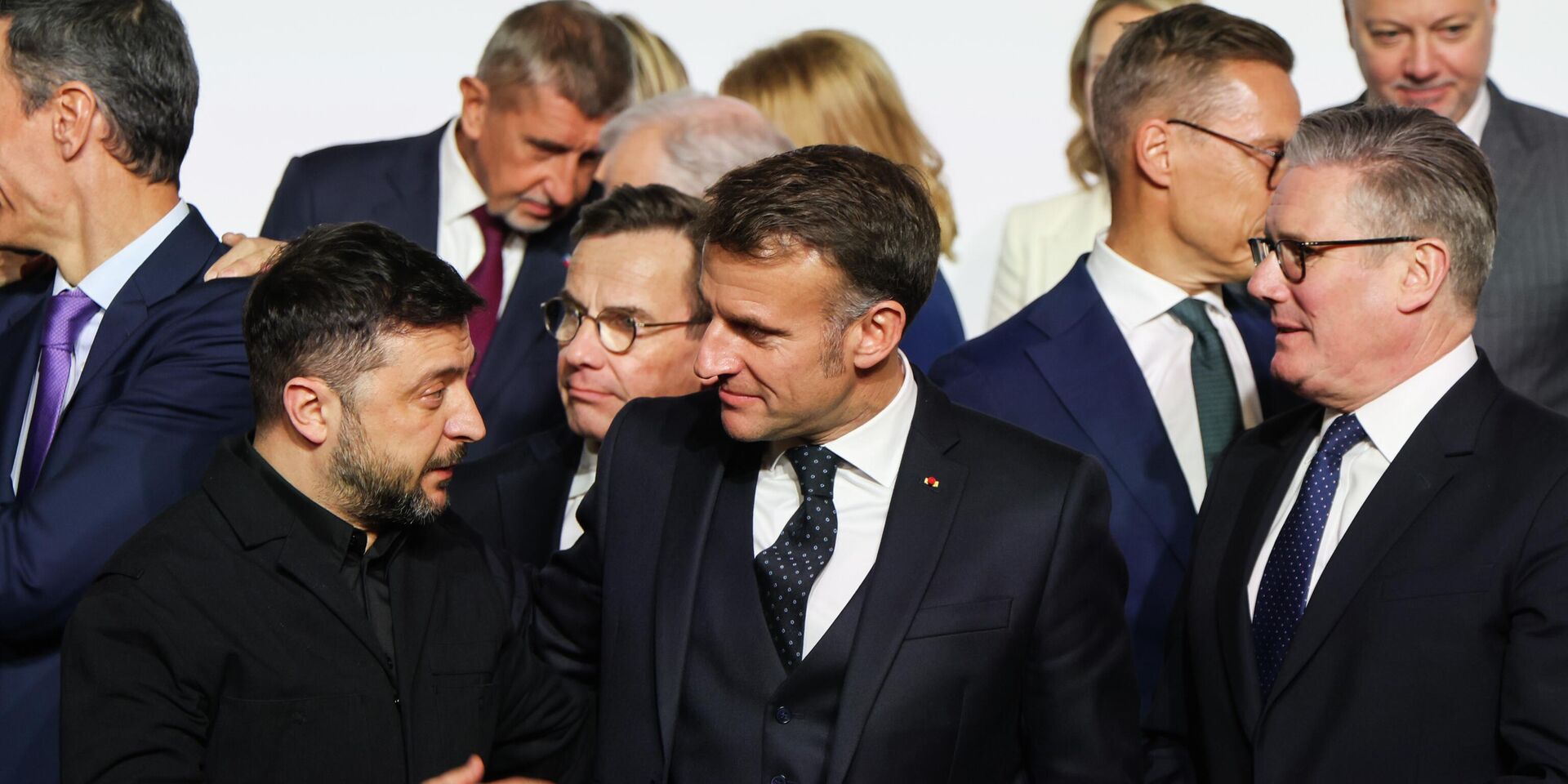 Владимир Зеленский, президент Франции Эммануэль Макрон и премьер-министр Великобритании Кир Стармер в Мюнхене, Германия - ИноСМИ, 1920, 07.05.2026