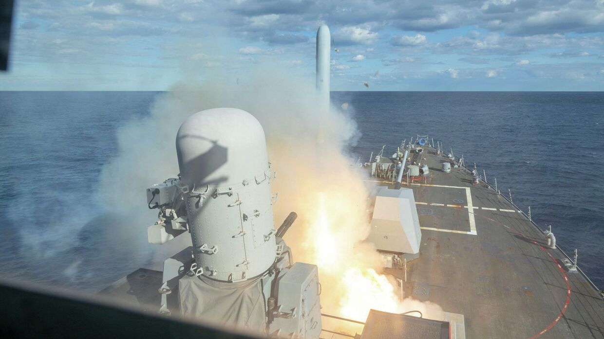 Запуск ракеты с американского корабля в ходе операции США и Израиля против Ирана под названием Эпическая ярость