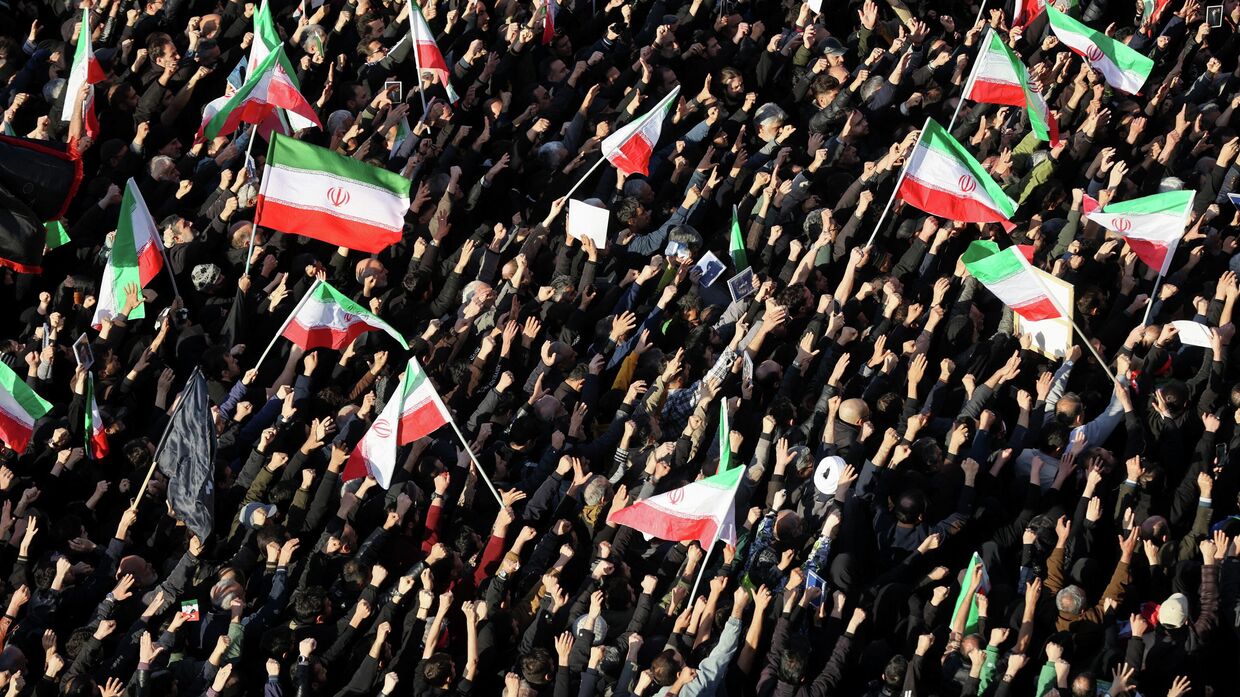 Иранцы оплакивают гибель Верховного лидера Али Хаменеи в результате ударов Израиля и США