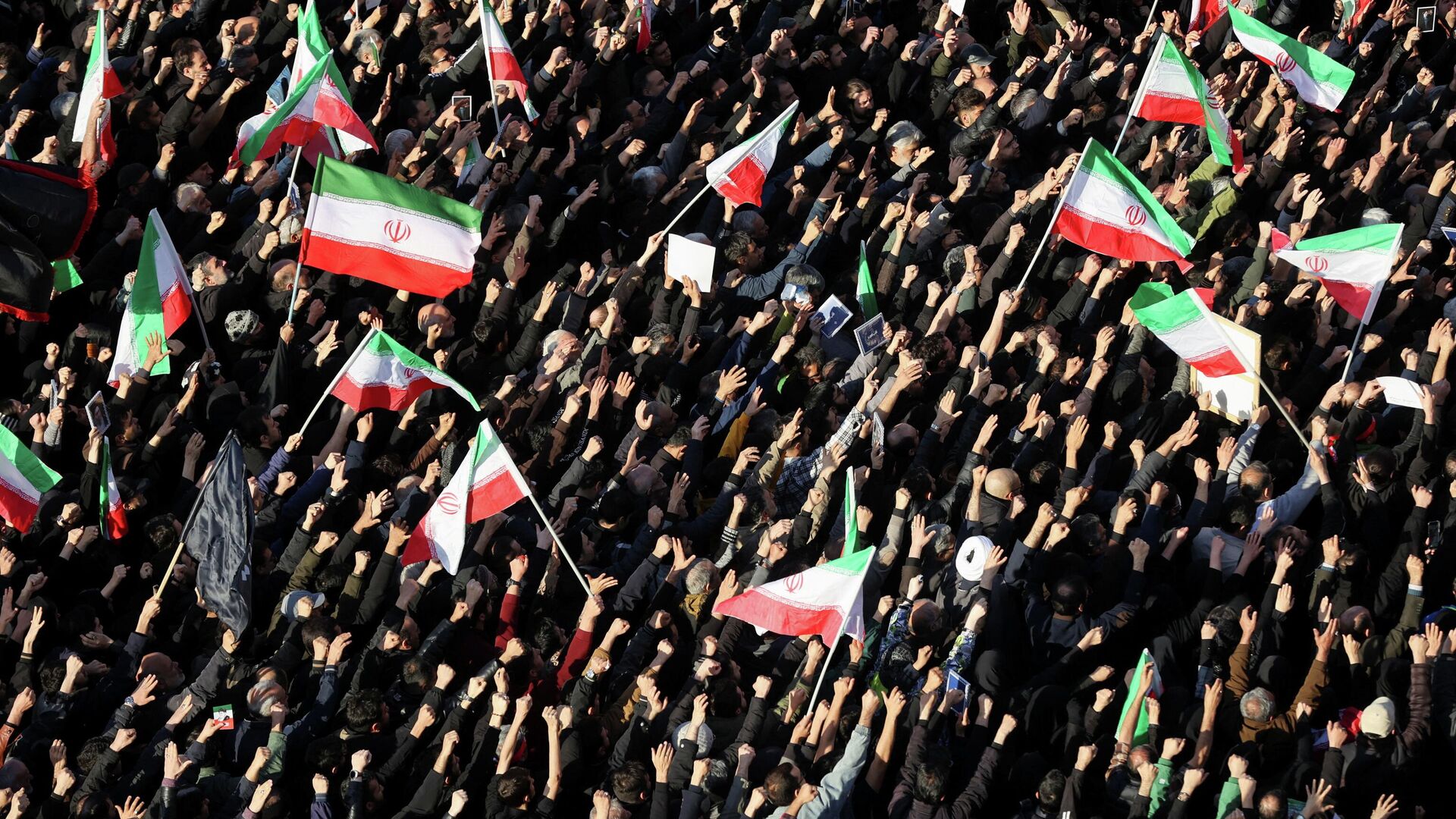 Иранцы оплакивают гибель Верховного лидера Али Хаменеи в результате ударов Израиля и США - ИноСМИ, 1920, 01.03.2026