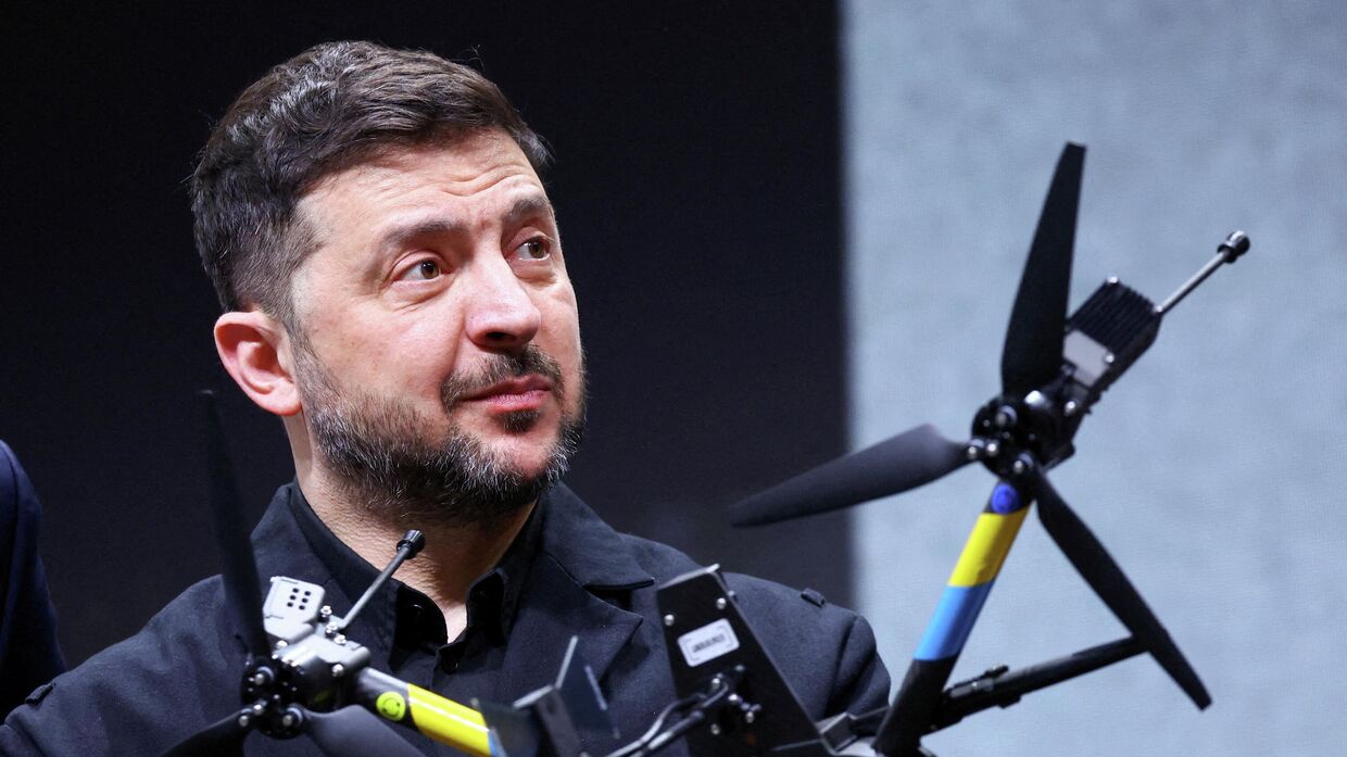 Владимир Зеленский во время посещения завода немецкого производителя дронов Quantum Systems в рамках ежегодной Мюнхенской конференции по безопасности