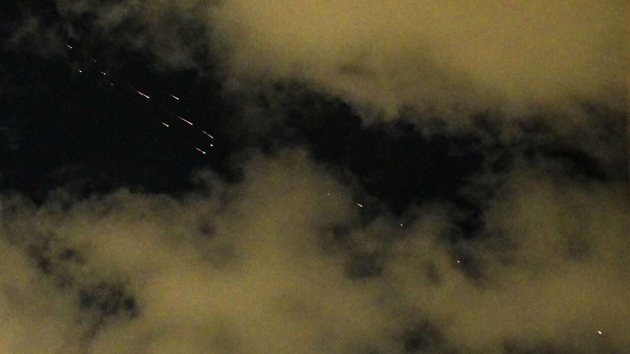 Иранская ракета с кассетными боеприпасами летит в сторону Израиля