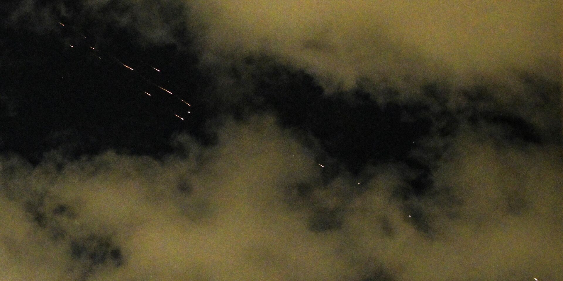 Иранская ракета с кассетными боеприпасами летит в сторону Израиля - ИноСМИ, 1920, 09.03.2026