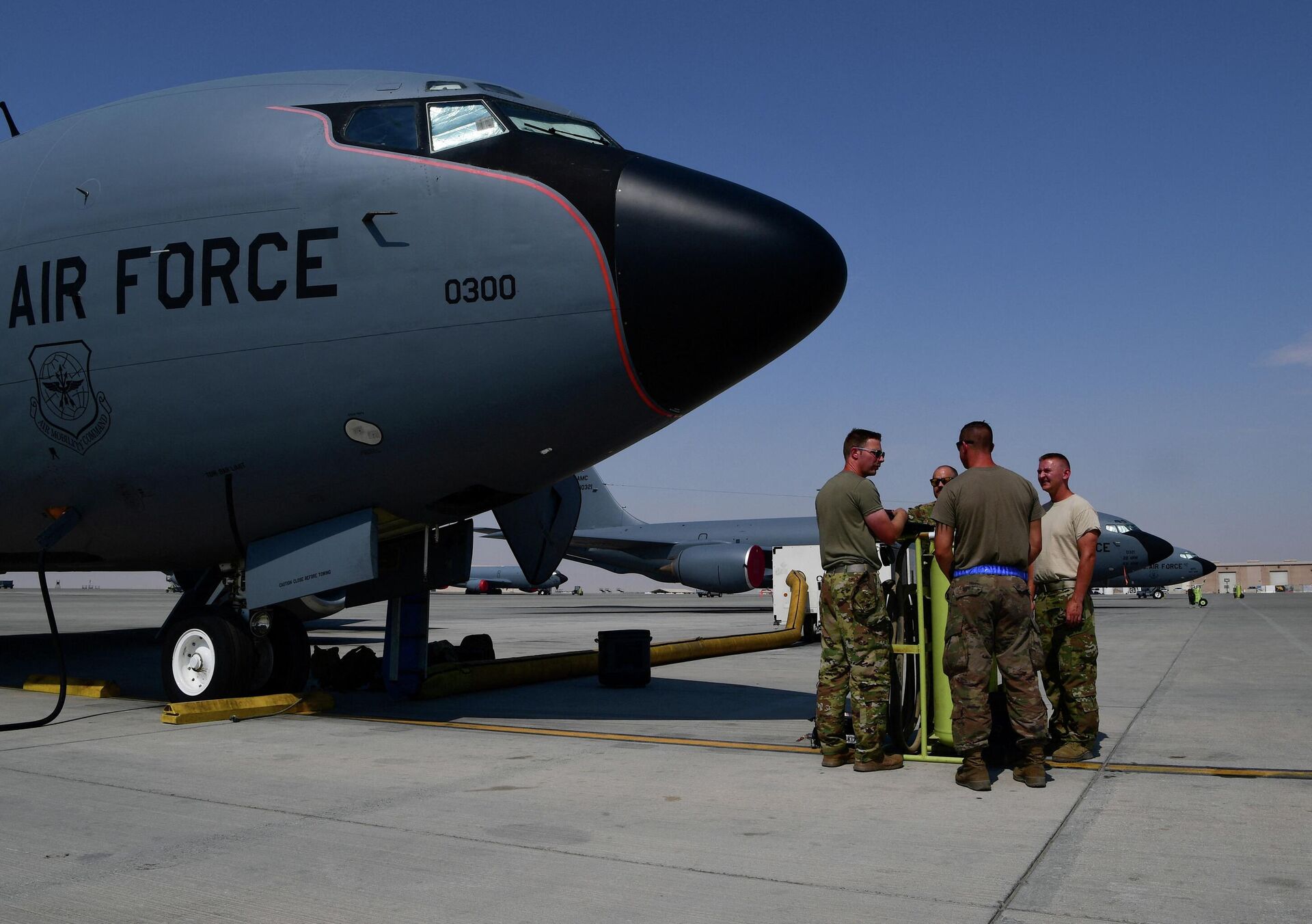 Инструктаж у самолета KC-135 - ИноСМИ, 1920, 31.03.2026