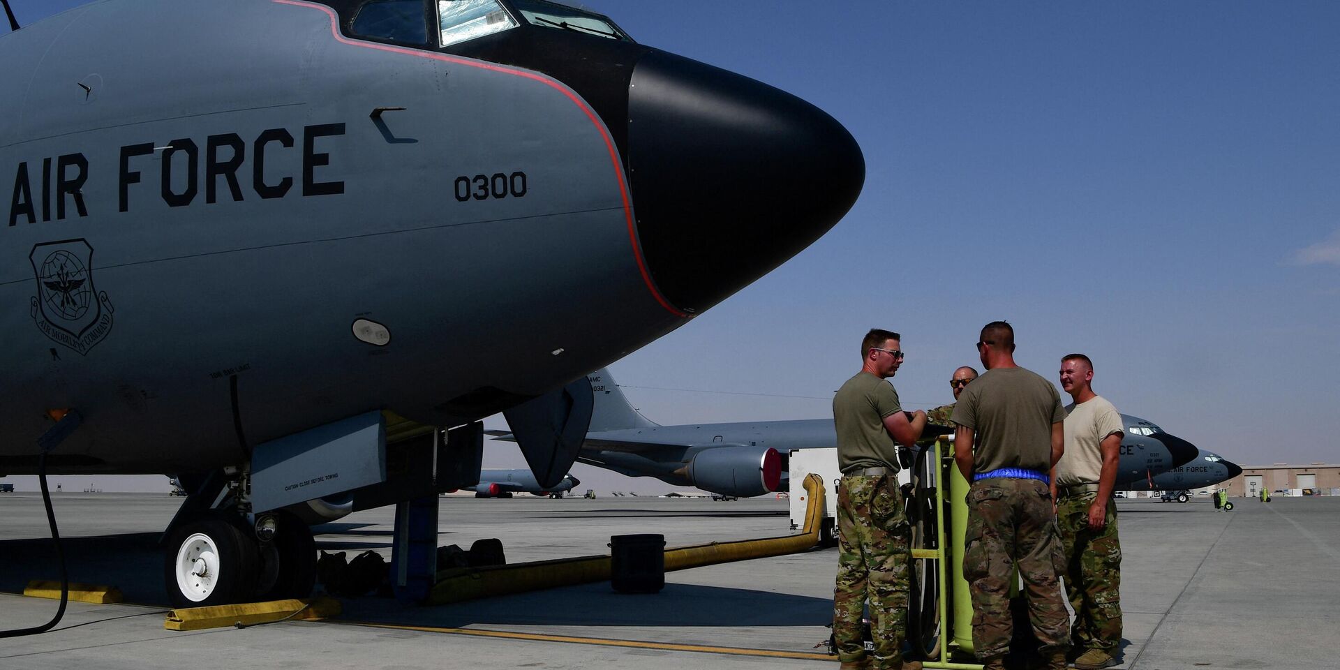 Инструктаж у самолета KC-135 - ИноСМИ, 1920, 13.03.2026