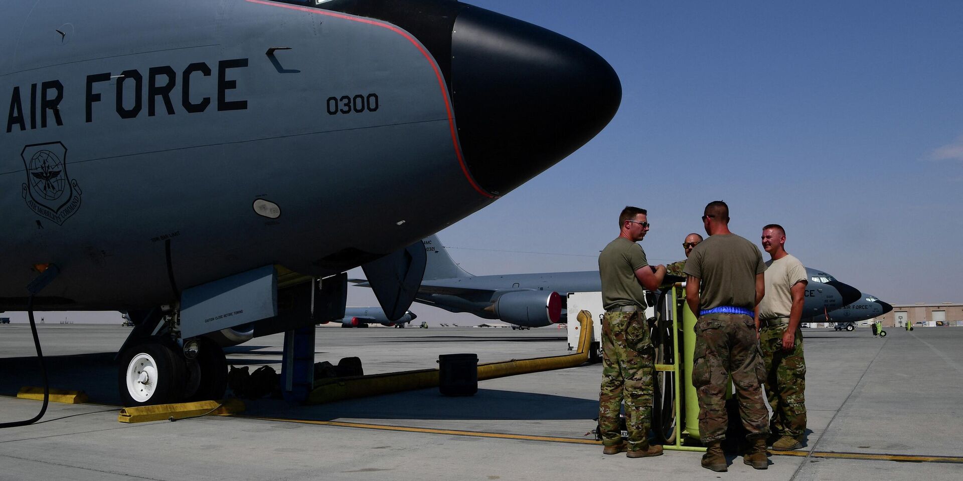Инструктаж у самолета KC-135 - ИноСМИ, 1920, 29.03.2026