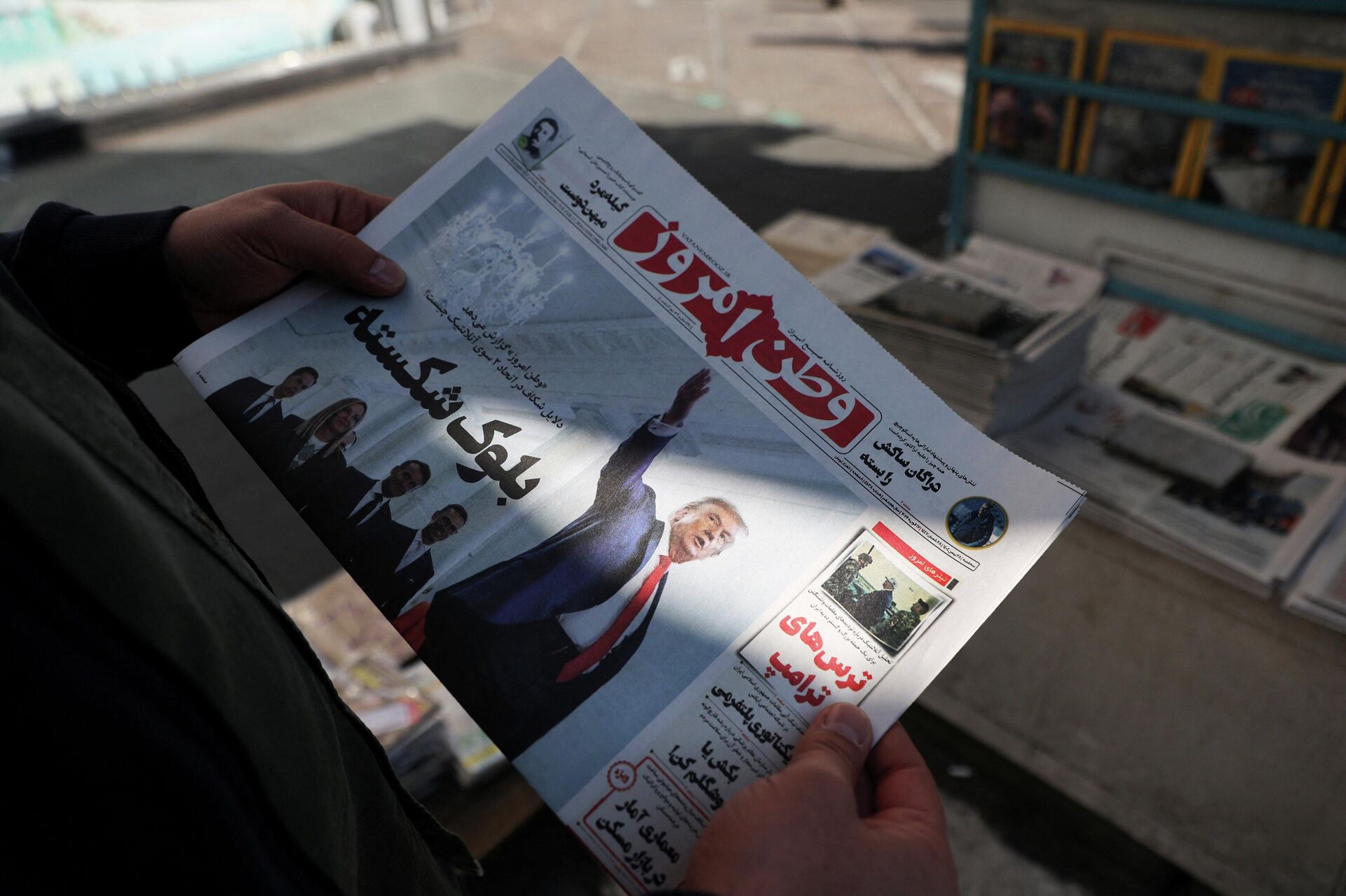 Иранская газета с фотографией президента США Дональда Трампа на обложке, Тегеран, Иран, - ИноСМИ, 1920, 23.03.2026