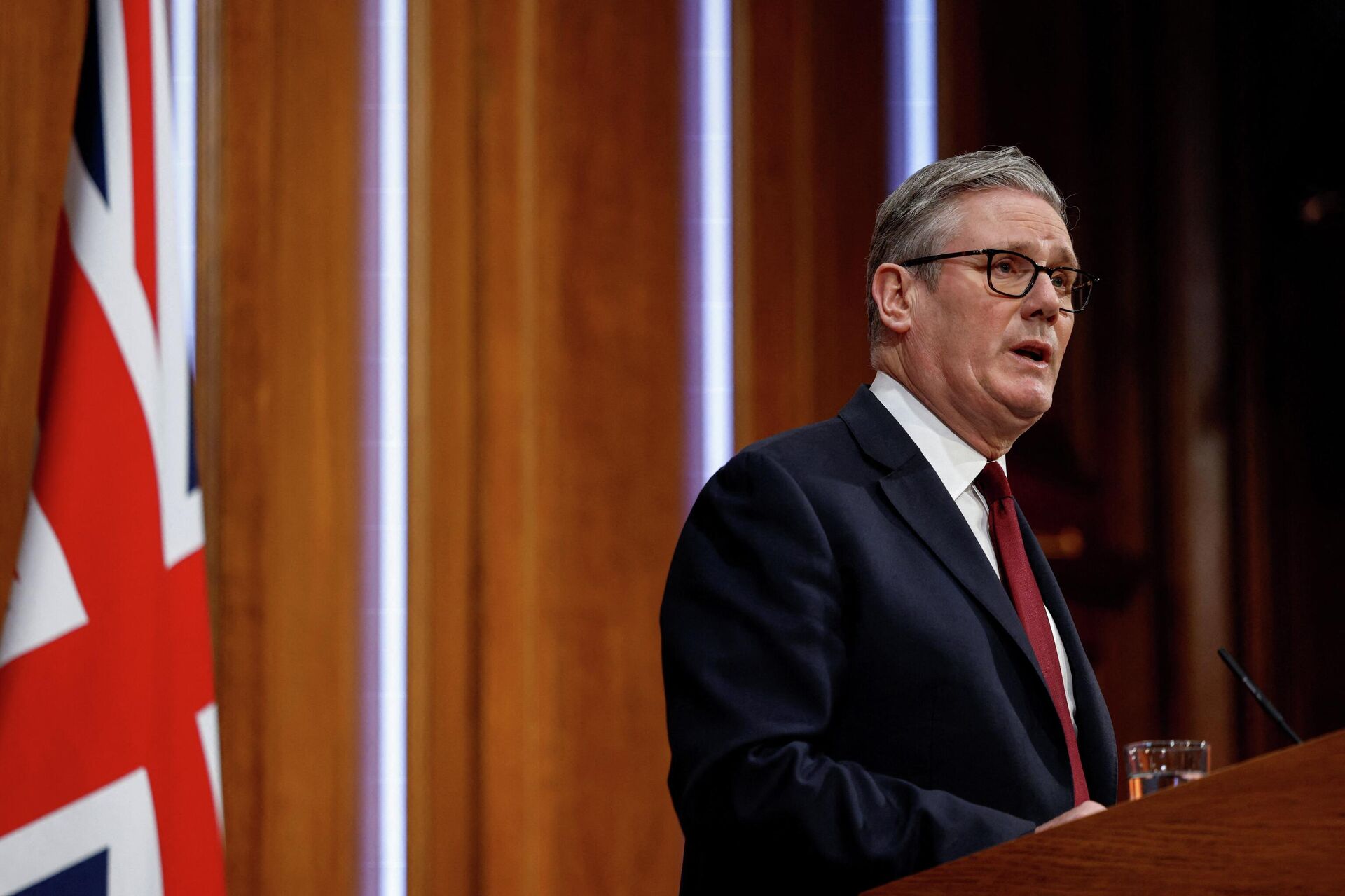 Премьер-министр Великобритании Кир Стармер выступает на Даунинг-стрит в Лондоне с речью о событиях на Ближнем Востоке - ИноСМИ, 1920, 08.04.2026