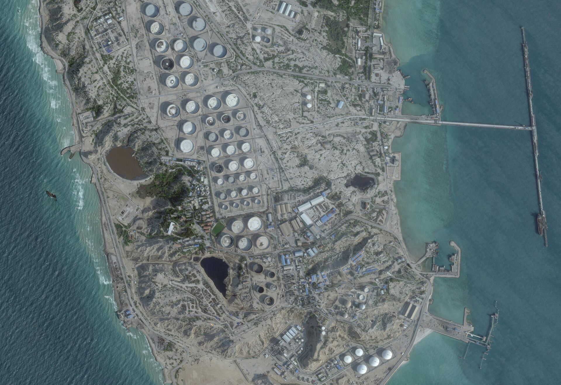 Нефтехранилище на острове Харк, Иран - ИноСМИ, 1920, 18.03.2026