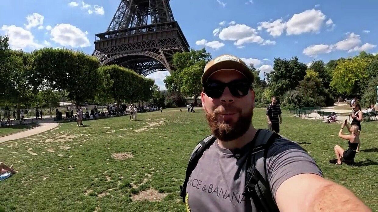 В ноге оказались пули. Американец в ужасе от Парижа