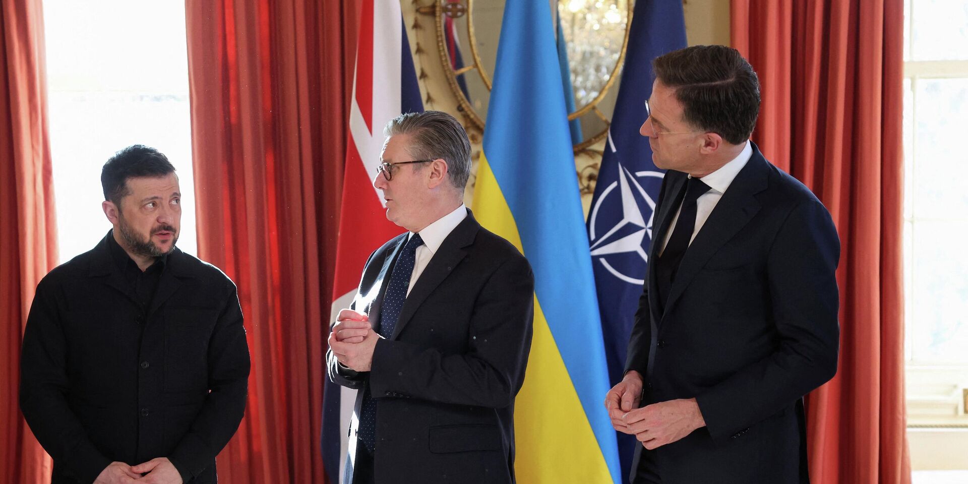 Владимир Зеленский, Премьер-министр Великобритании Кир Стармер и генеральный секретарь НАТО Марк Рютте - ИноСМИ, 1920, 02.04.2026