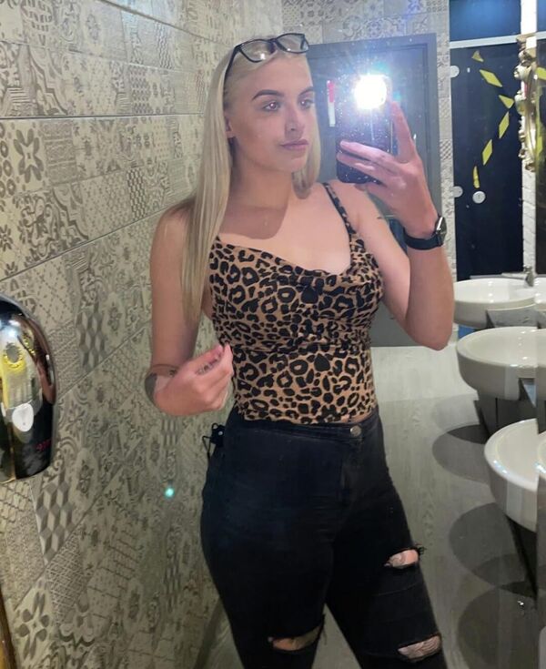 Старший матрос британского Королевского флота Сиан Доусетт