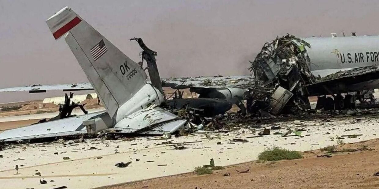 Уничтоженный американский самолет дальнего радиолокационного обнаружения Boeing E-3 Sentry