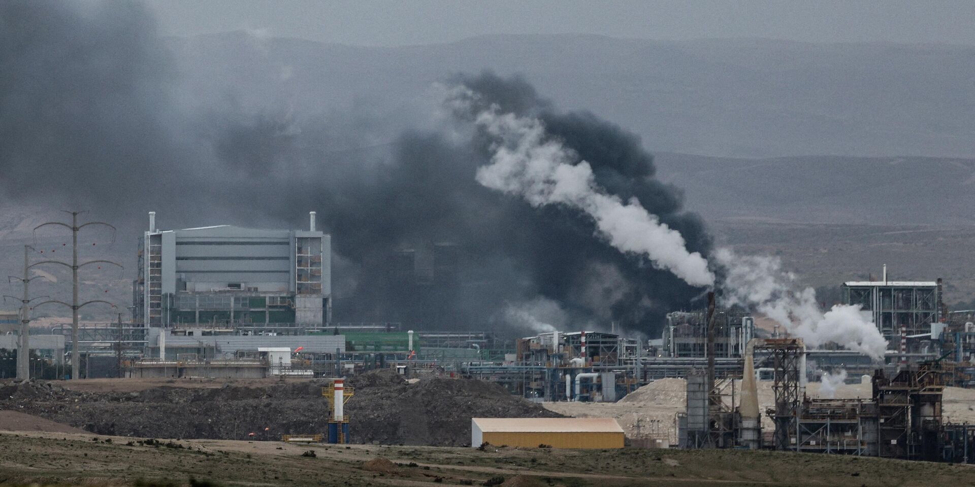 Дым на юге Израиля после иранского ракетного удара, 29 марта 2026 года - ИноСМИ, 1920, 30.03.2026