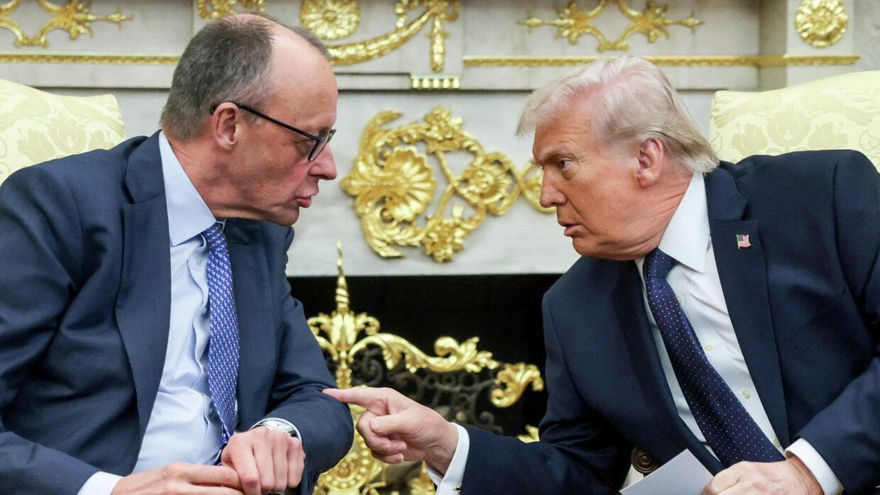 Президент США Дональд Трамп и федеральный канцлер Германии Фридрих Мерц в Овальном кабинете