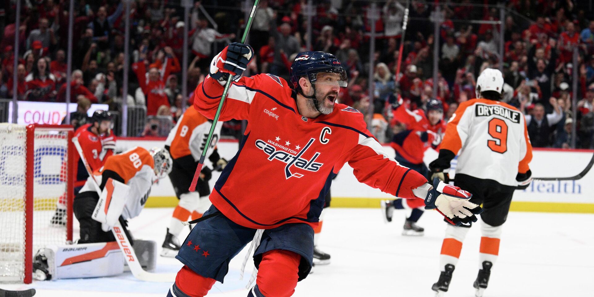 Александр Овечкин празднует гол во время матча против Филадельфии Флайерз, 31 марта 2026 года - ИноСМИ, 1920, 01.04.2026