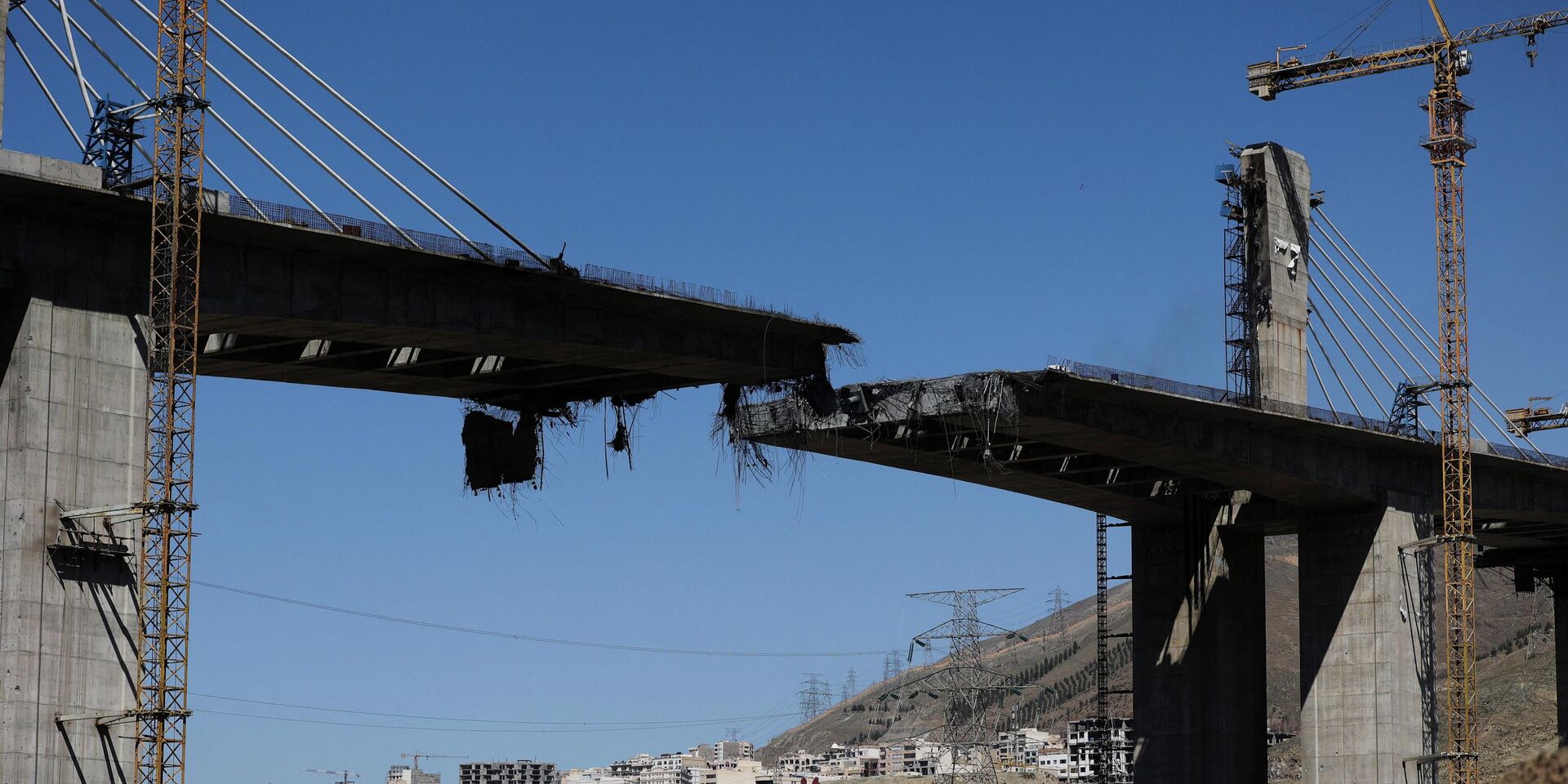 Мост B1 между Тегераном и Кереджем после атаки США - ИноСМИ, 1920, 03.04.2026