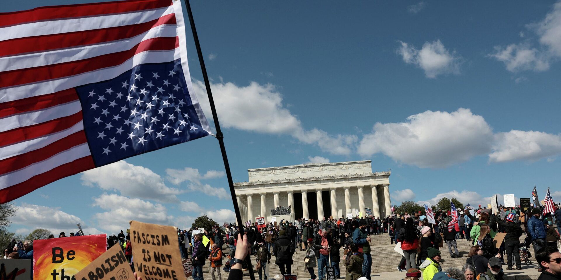 Протест Нет королям (No Kings) против политики Трампа - ИноСМИ, 1920, 04.04.2026