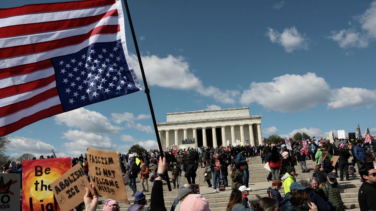 Протест Нет королям (No Kings) против политики Трампа