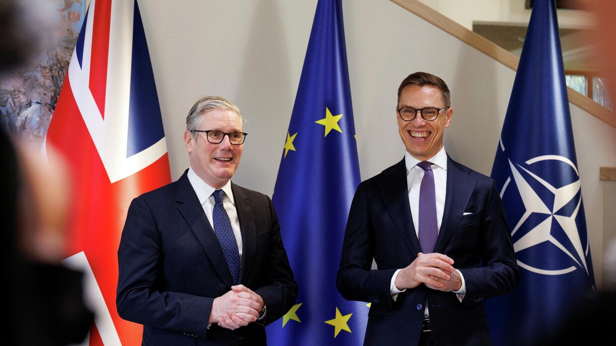 Президент Финляндии Александр Стубб и премьер-министр Великобритании Кир Стармер встречаются в преддверии саммита лидеров Объединенных экспедиционных сил (JEF) в Хельсинки