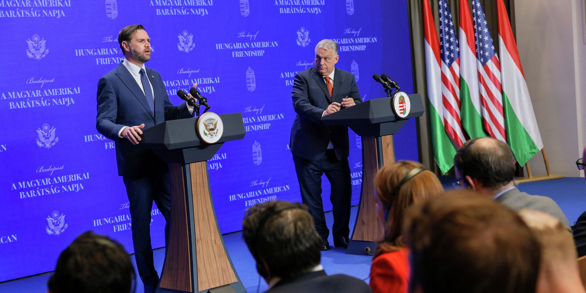 Вице-президент США Джей Ди Вэнс и премьер-министр Венгрии Виктор Орбан в Будапеште, Венгрия, 7 апреля 2026 года - ИноСМИ, 1920, 12.04.2026