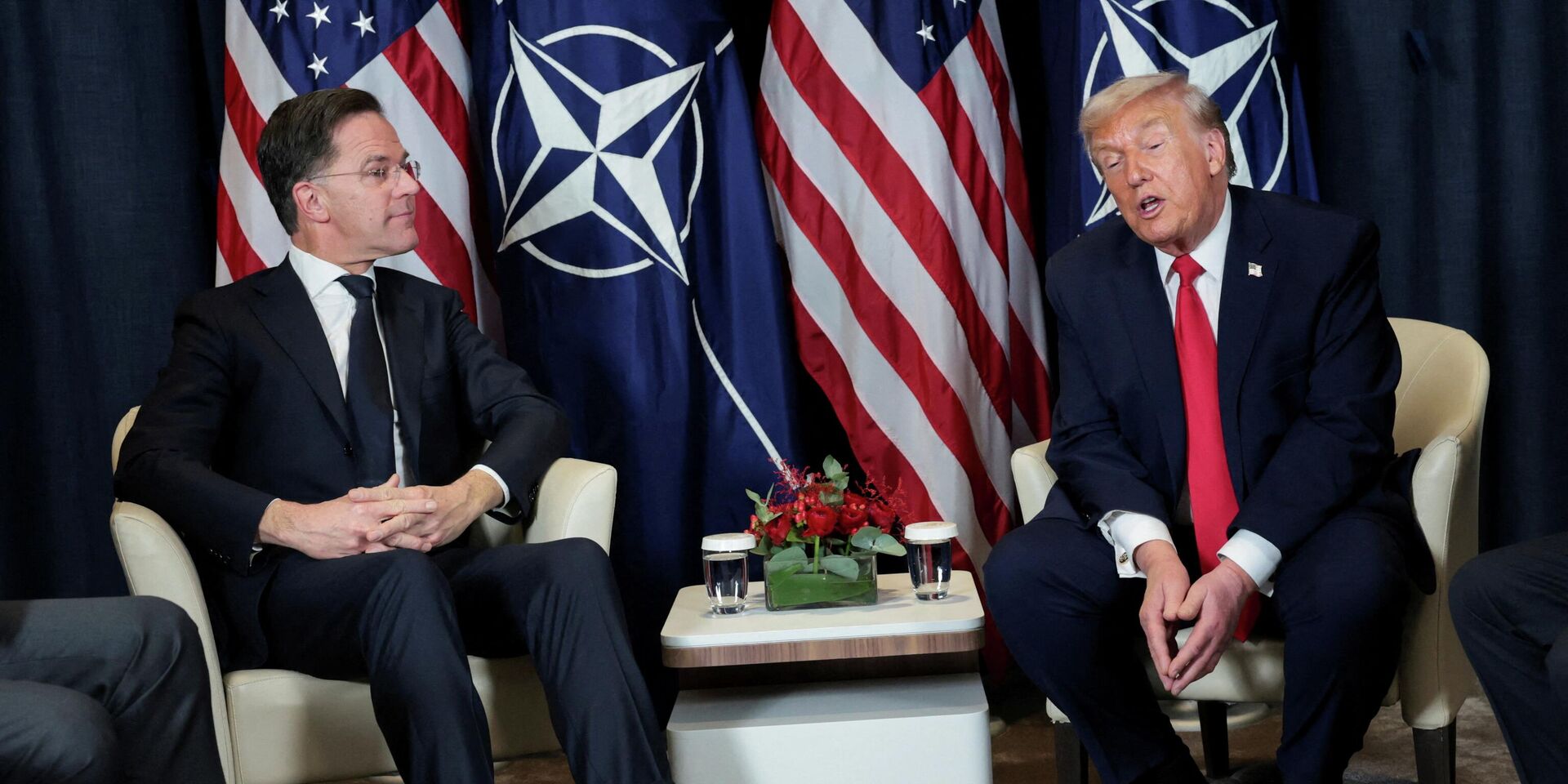 Президент США Дональд Трамп проводит двустороннюю встречу с генеральным секретарем НАТО Марком Рютте на Всемирном экономическом форуме (ВЭФ) в Давосе - ИноСМИ, 1920, 09.04.2026