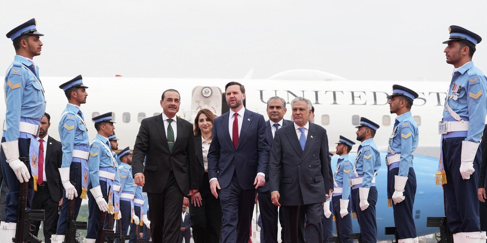 Прибытие вице-президента США Джей Ди Вэнса в Пакистан для участия в переговорах с Ираном - ИноСМИ, 1920, 11.04.2026