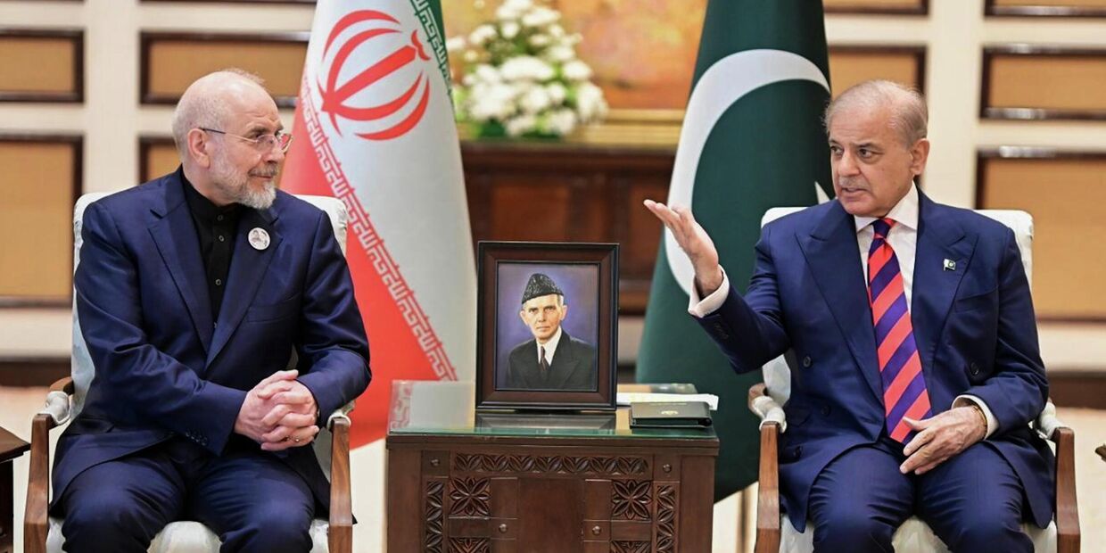 Встреча иранского спикера парламента Мохаммеда-Багер Галибафа с пакистанским премьер-министром Шехбазом Шарифом в Исламабаде перед переговорами с США.