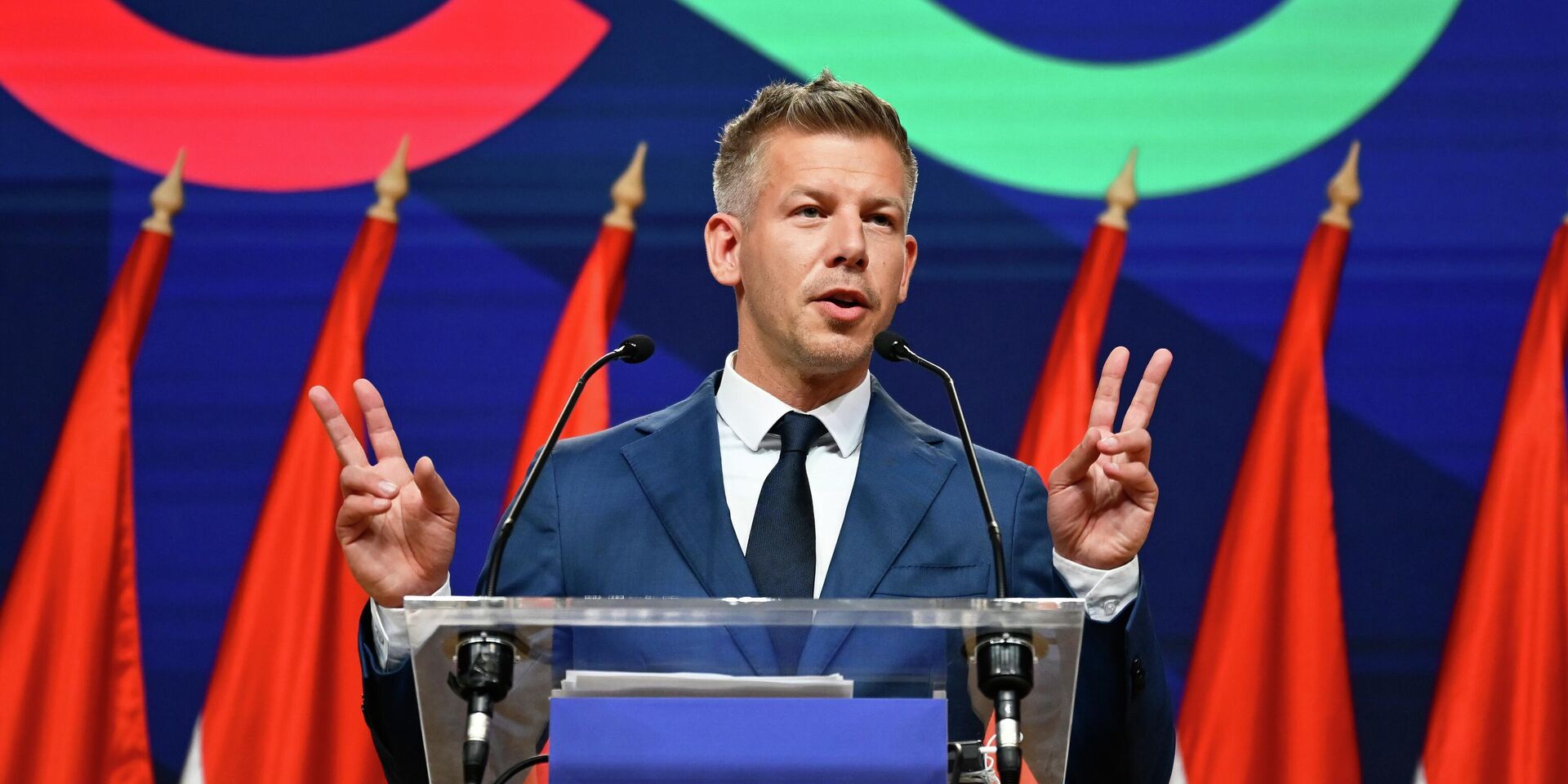 Лидер победившей на парламентских выборах в Венгрии оппозиционной партии Тиса Петер Мадьяр - ИноСМИ, 1920, 18.04.2026