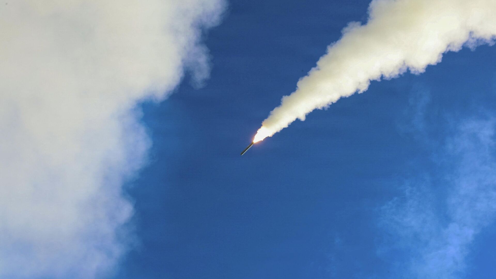 Запуск крылатой ракеты Томагавк по наземной цели в рамках операции США в Иране Эпическая ярость - ИноСМИ, 1920, 20.04.2026