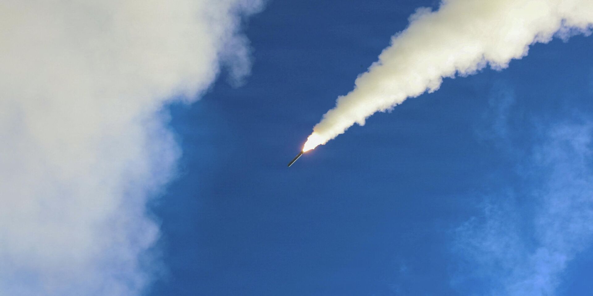 Запуск крылатой ракеты Томагавк по наземной цели в рамках операции США в Иране Эпическая ярость - ИноСМИ, 1920, 20.04.2026