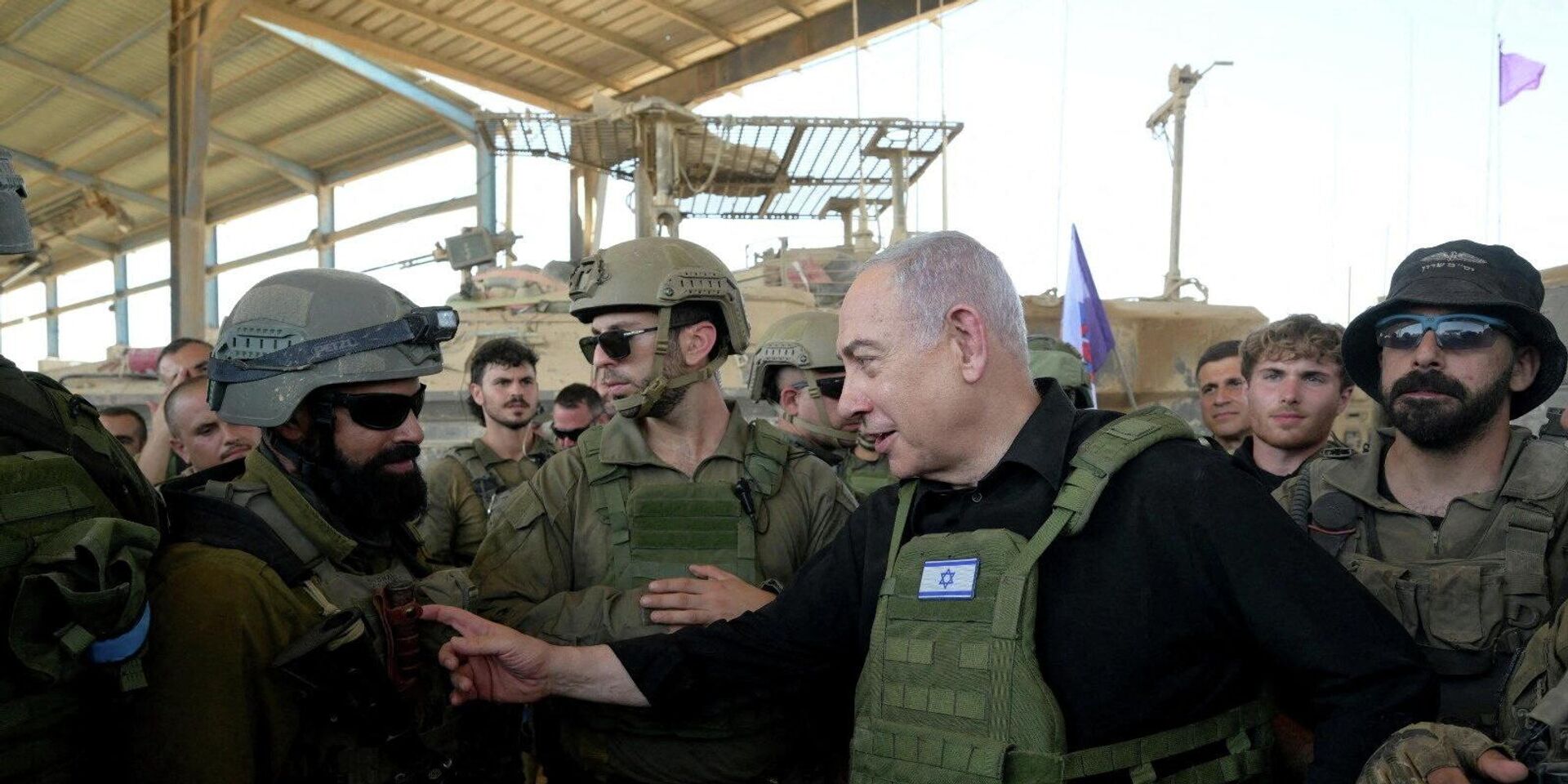 Премьер-министр Израиля Б.Нетаньяху встречается с солдатами в Рафахе (сектор Газа)   - ИноСМИ, 1920, 21.04.2026