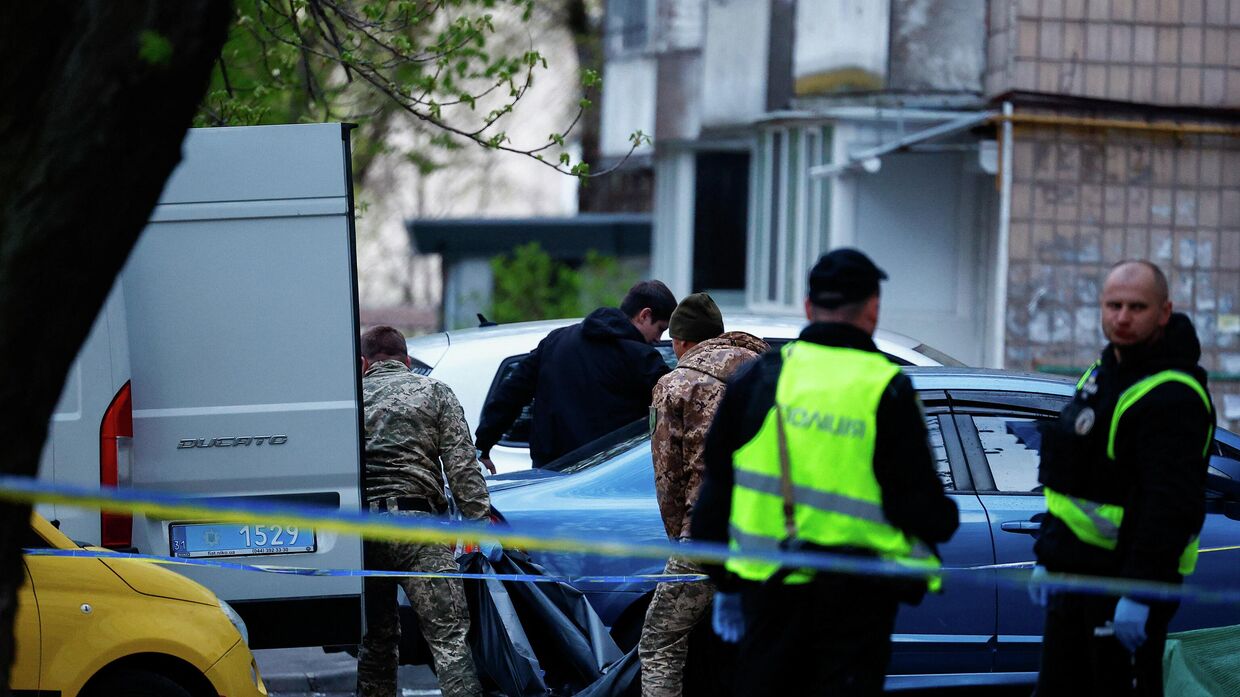 Полиция на месте стрельбы в Киеве