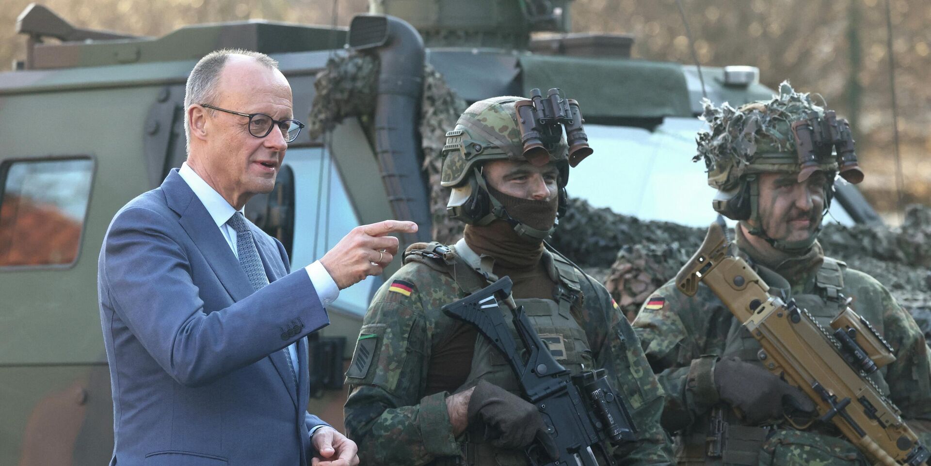 Канцлер Германии Фридрих Мерц рядом с солдатами Бундесвера в Берлине - ИноСМИ, 1920, 22.04.2026