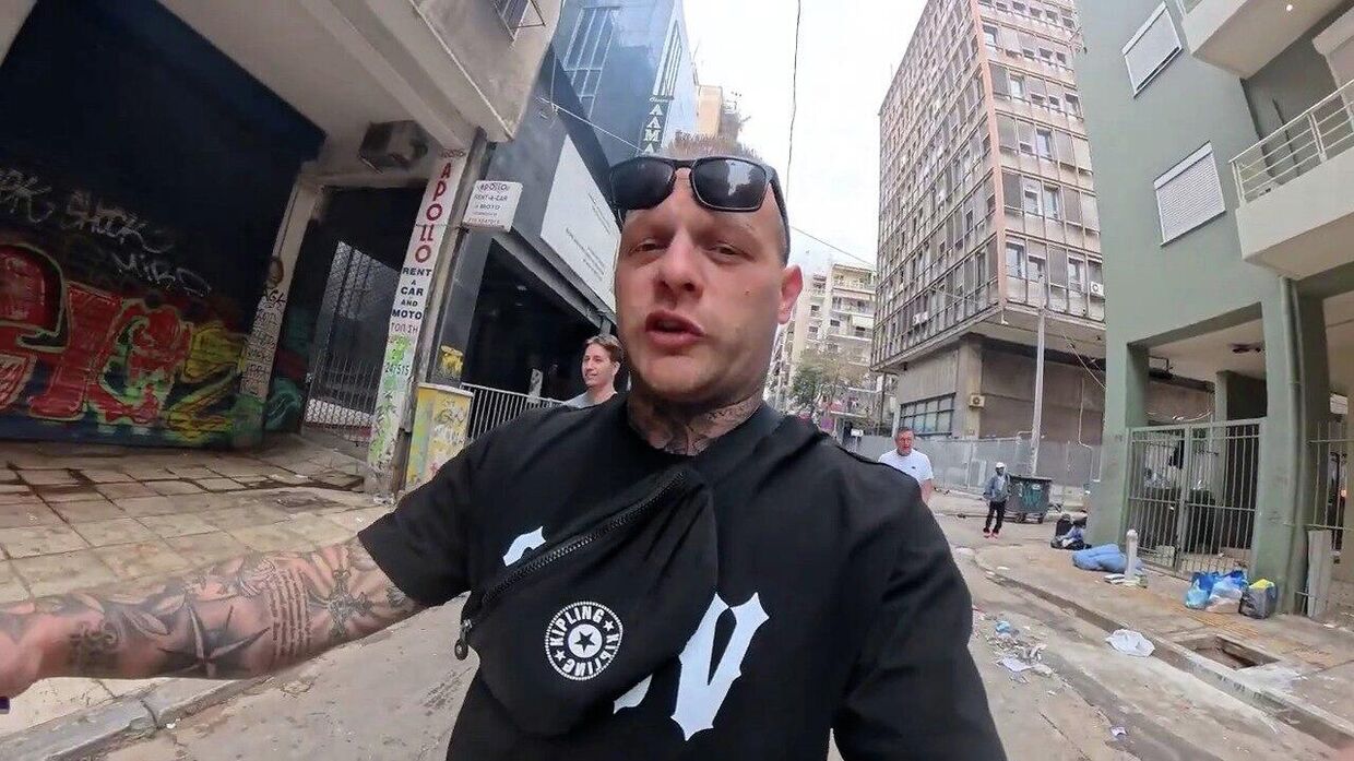 Что происходит? Голландца обокрали в Афинах и посадили в тюрьму